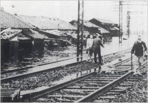 阪神蓬川鉄橋西の民家も浸水（尼崎市蓬川町付近) 