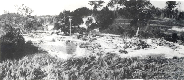 淡路島の小河川はどれもが増水し河川沿の田畑民家に大きな被害を与えた
この広石川でも御覧の通り（洲本市[旧五色町]広石付近）