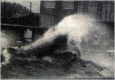 図：台風時の高波